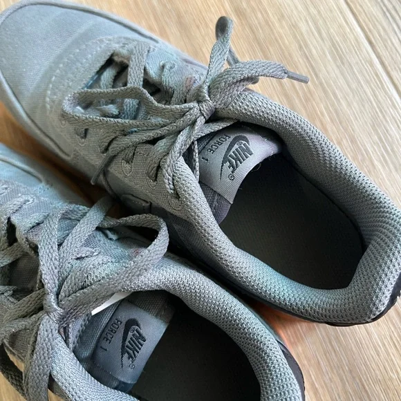 Nike Air Force 1 LV8 size 3Y US UK 2.5 EUR 35 - Picture 3 of 7